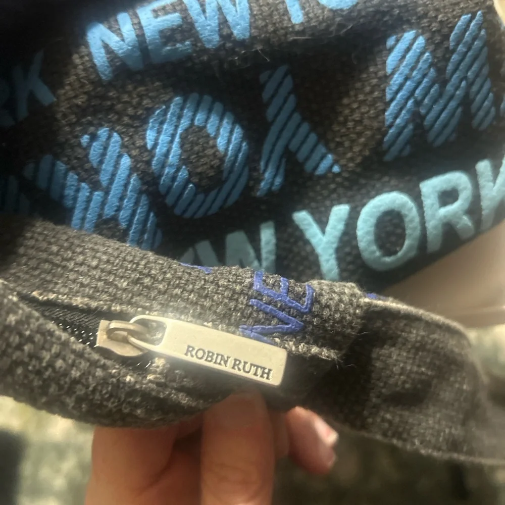 Robin Ruth Blue and Gray Text Print Bag - Picture 3 of 6